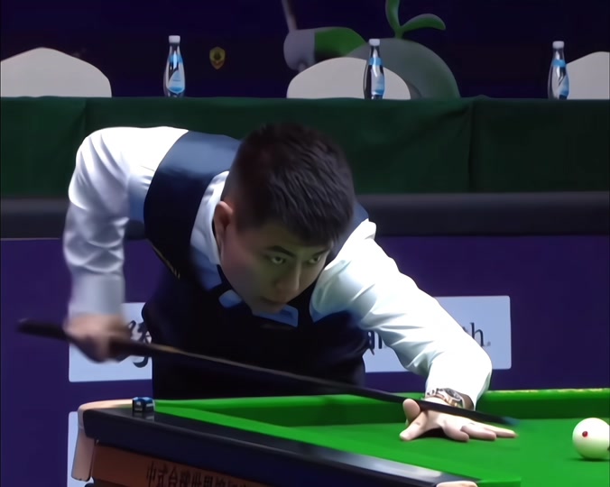 场呈现出蓬 场呈现出蓬