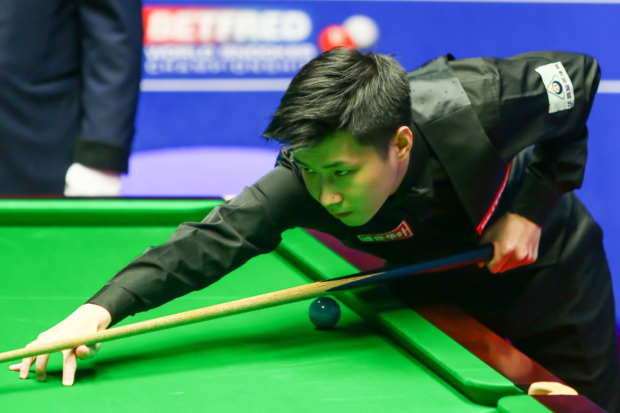 中展示他的 中展示他的